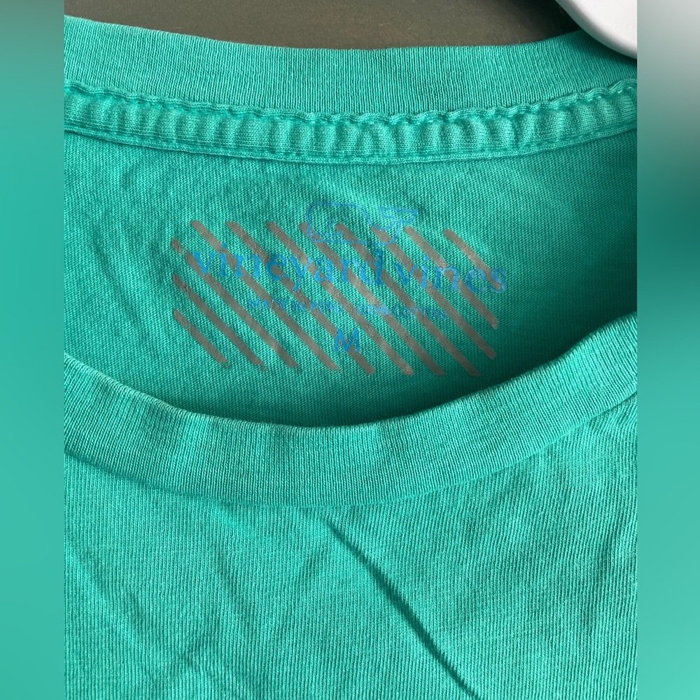 Vineyard Vines 
Whale 🐳 logo 
Tshirt 
Green size M - Picture 4 of 4